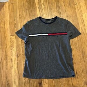 Tommy Hilfiger grey men’s t-shirt size medium
